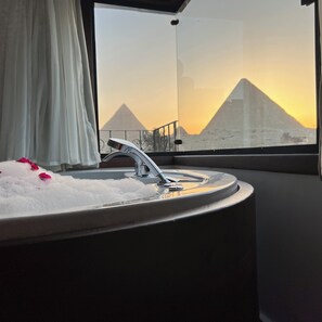 Royal Suite, Balcony, Mountain View | Private spa tub - Arena Pyramids View (Giza)