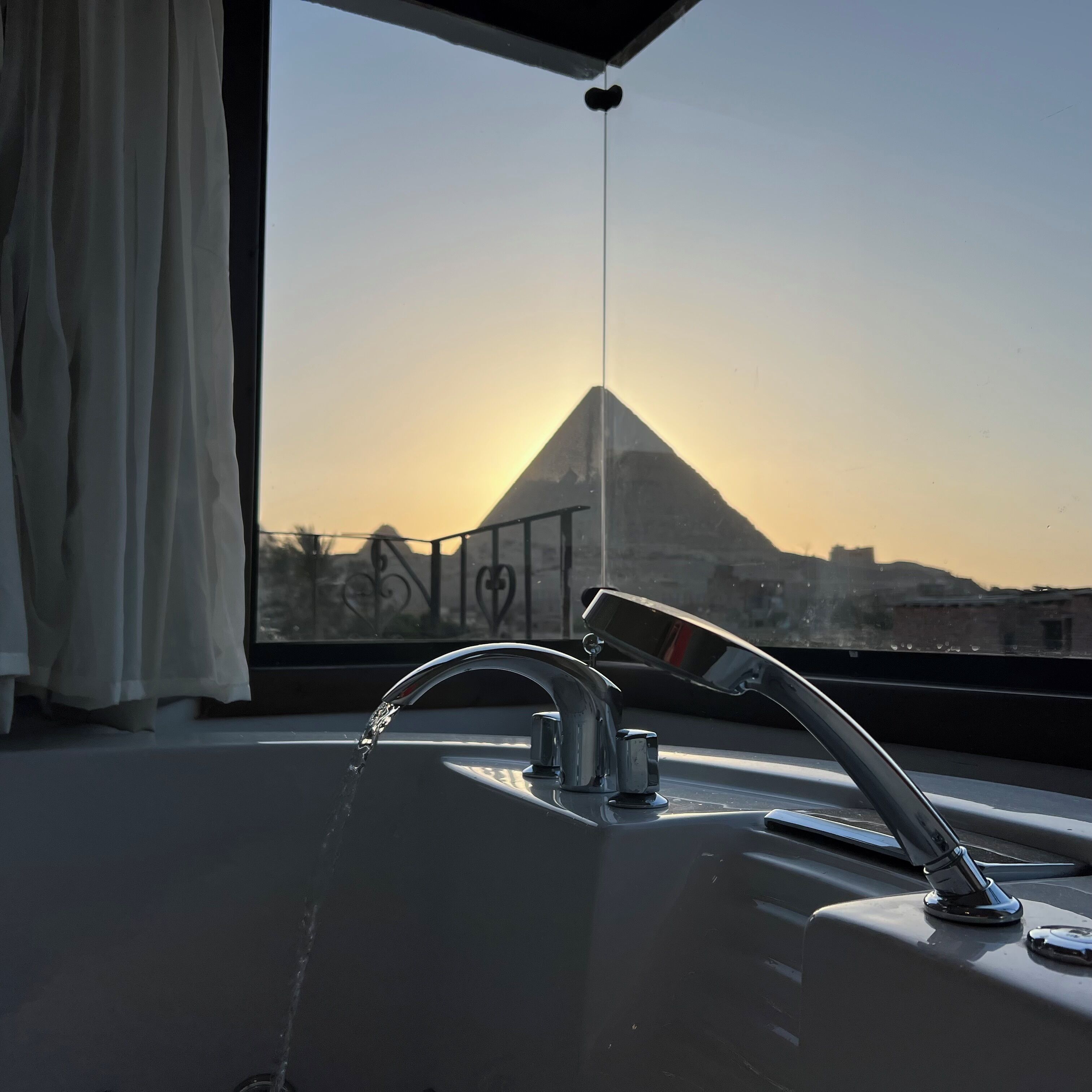 Foto - New Arena pyramids VIEW