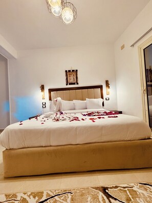 Ropa de cama de alta calidad, edredón, camas con pillow-top y minibar 
