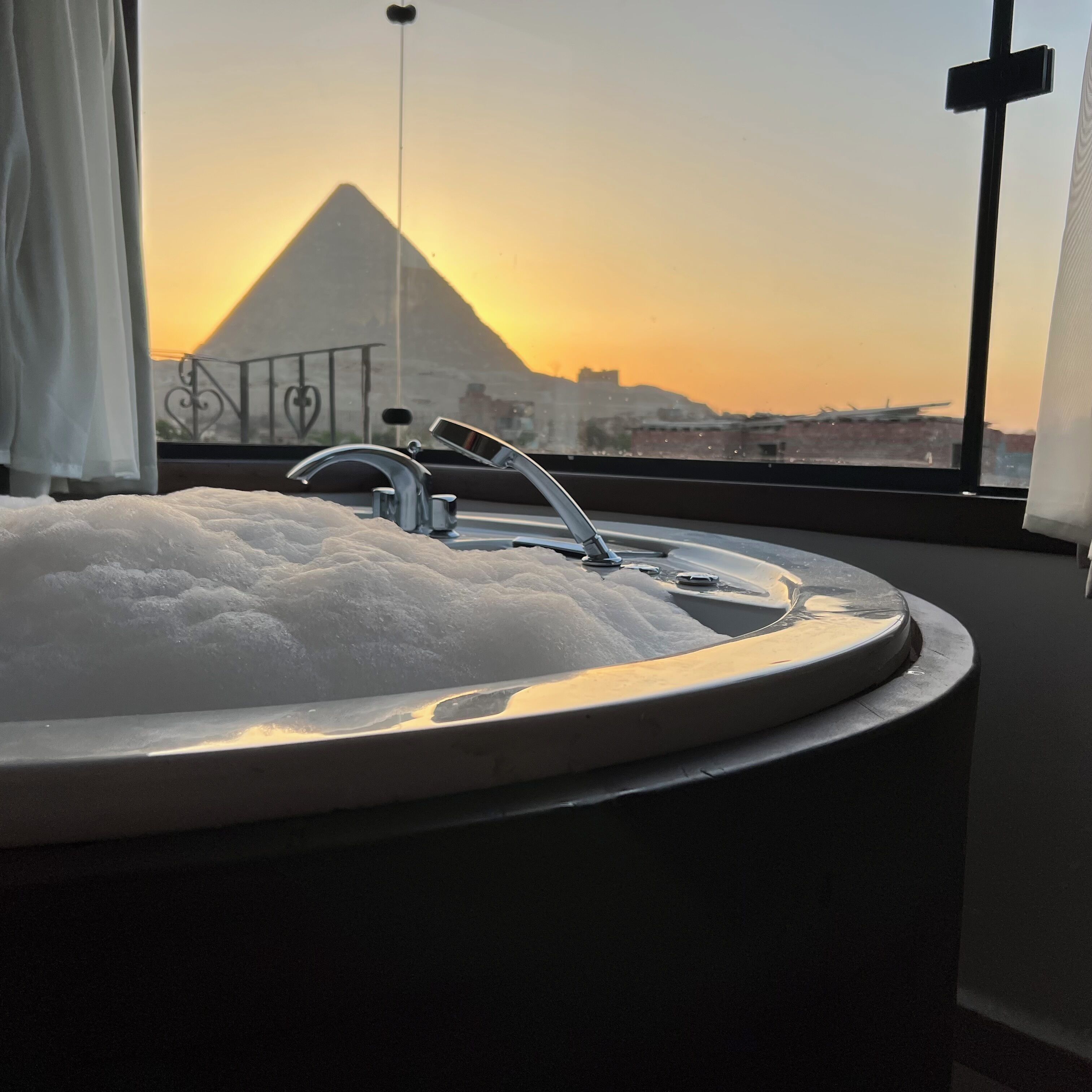 Foto - New Arena pyramids VIEW