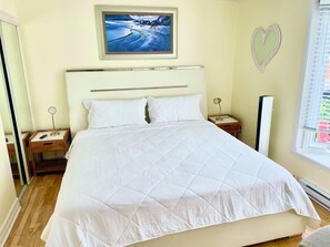 3 bedrooms, desk, iron/ironing board, travel cot - Spacious Zen Floor in Laval - Private Heated & Salt Pool, Garden & Piano (Laval)