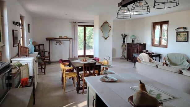 A spacious living area with a dining table, sofa, and a cat on the floor. - LE PERCHOIR - LES MAYONS (LES MAYONS)