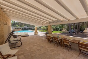 Outdoor dining - Villa Maredo Pool & Tennis (Nardò)