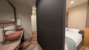 A modern bathroom with a large mirror, two sinks, and a wooden vanity. - Tradition x Style 9ppl Rooftop Home near ShinOsaka (大阪市)