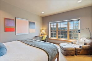 3 slaapkamers, een bureau, een strijkplank/strijkijzer, gratis wifi