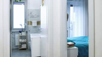 2 camere, una cassaforte in camera, una scrivania, ferro/asse da stiro