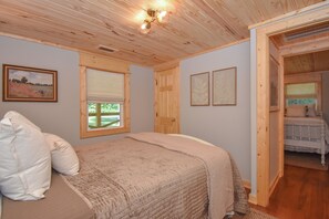 3 bedrooms, iron/ironing board, free WiFi, bed sheets - The Cottage at Walnut Ridge (Goodwater)