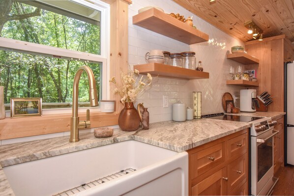 Fridge, microwave, oven, stovetop - The Cottage at Walnut Ridge (Goodwater)