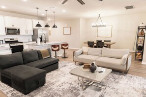 Smart TV - 4-Bedroom New House in OKC with Gym, Fast WiFi, 8 Beds - Sleeps 12, Car Garage (Oklahoma City)