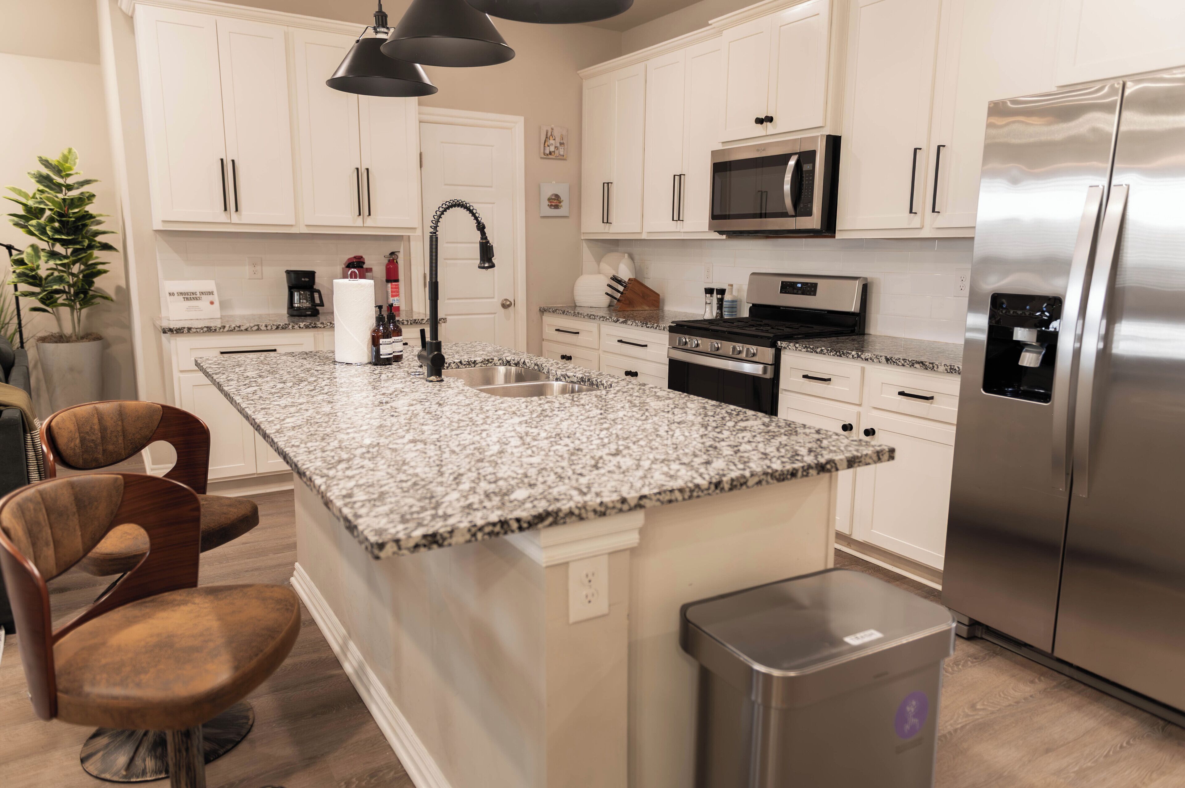 Micro-ondes, four, plaque de cuisson, lave-vaisselle