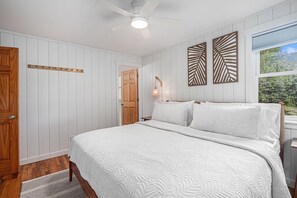 2 bedrooms, iron/ironing board, free WiFi, bed sheets