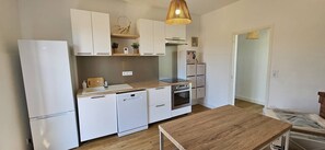 Fridge, dishwasher, cookware/dishes/utensils