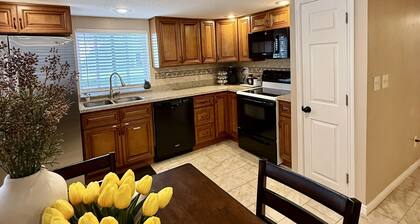 Cozy Retreat Near Ski Resorts, Shops & Downtown