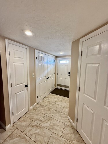 Cozy Retreat Near Ski Resorts, Shops & Downtown