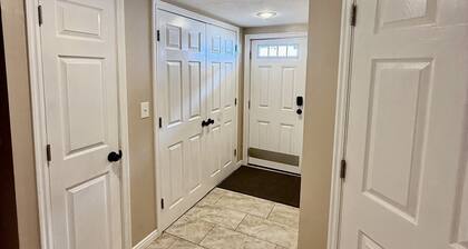 Cozy Retreat Near Ski Resorts, Shops & Downtown