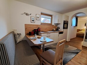 Fridge, microwave, dishwasher, cookware/dishes/utensils