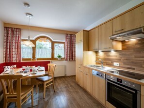 Fridge, oven, dishwasher, cookware/dishes/utensils