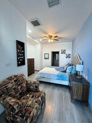 2 bedrooms, iron/ironing board, Internet, bed sheets