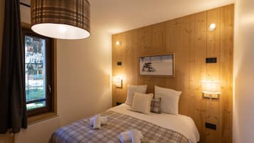 5 bedrooms, bed sheets