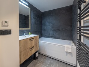 Apartment | Bathroom