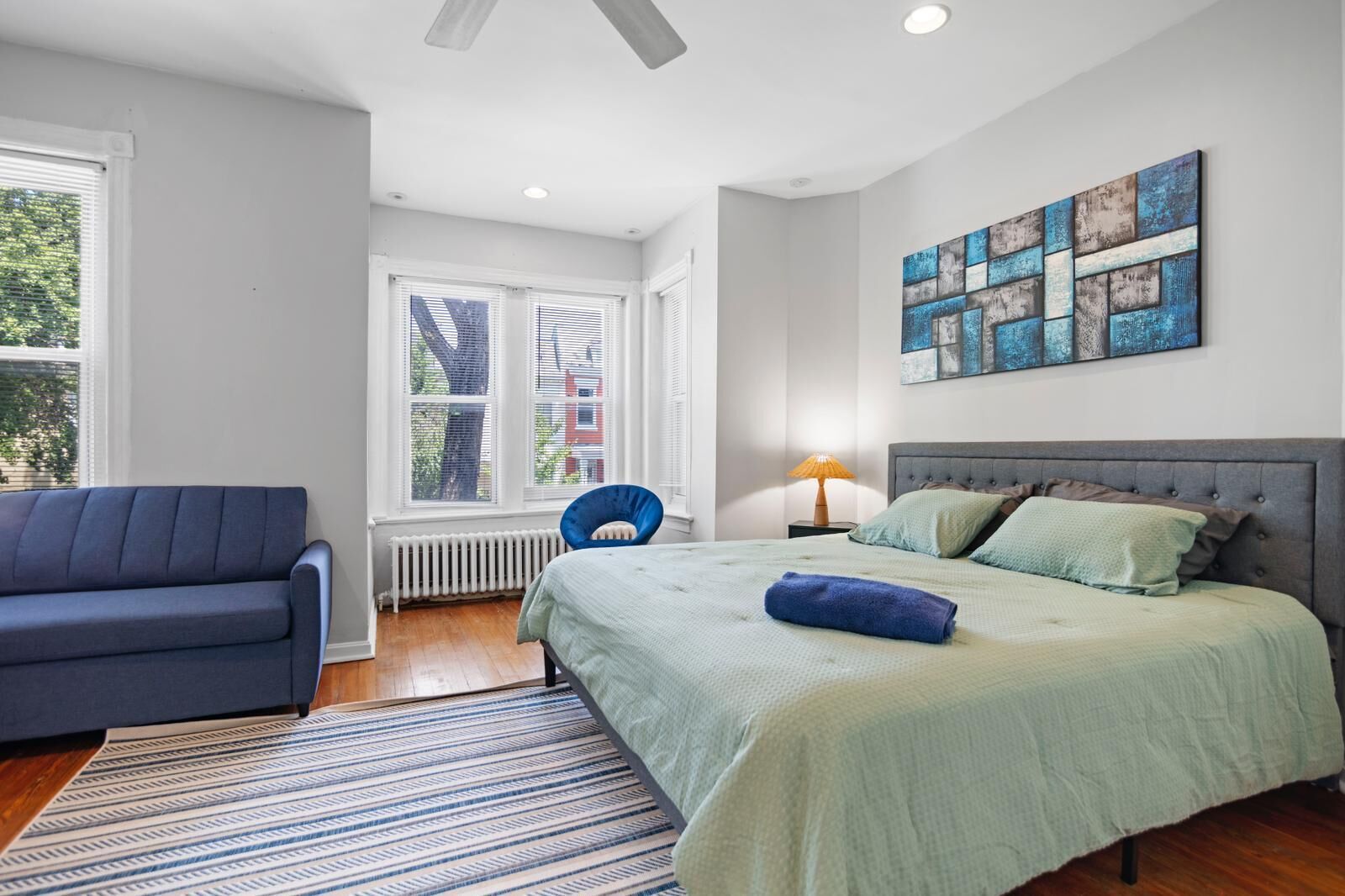 4 bedrooms, iron/ironing board, WiFi, bed sheets