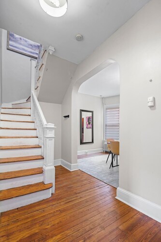 4-bedroom B&B  in amazing Columbia Heights