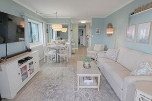 Smart TV, video games, DVD player, books - BeachBox III • The One with Unreal Beach Views • Couple's Getaway (Ocean City)