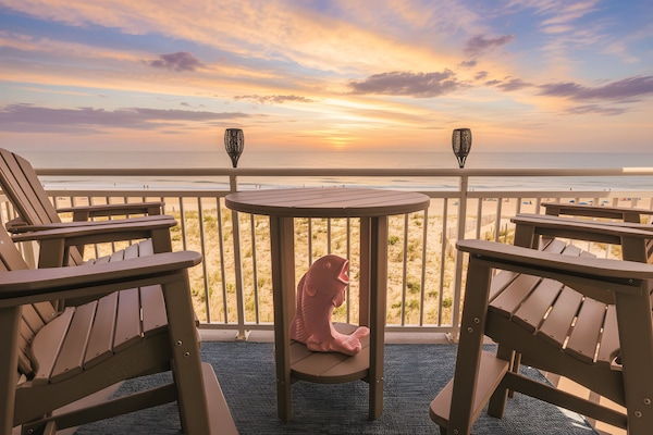 Ocean City MD Condo Vacation Rental | Open Balcony / Patio | Private Entrance