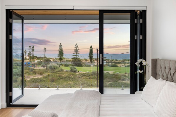 4 habitaciones, tabla de planchar con plancha, wifi y ropa de cama