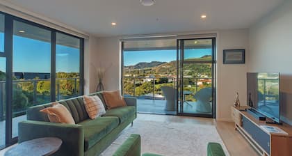 Havenview City Apartment - Stunning Haven & Skyline Views