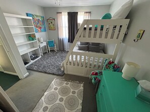 3 chambres, fer et planche à repasser, lit de bébé portatif, Wi-Fi