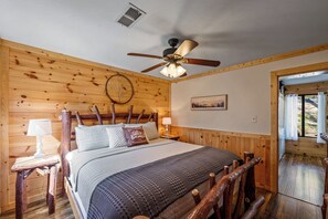 2 soveværelser, skrivebord, strygejern/strygebræt, weekendseng