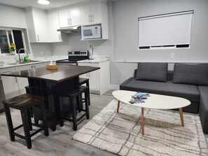 Interior - Cozy two bedroom appartment near skytrain station (Surrey)