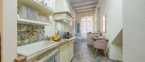Fridge, cookware/dishes/utensils