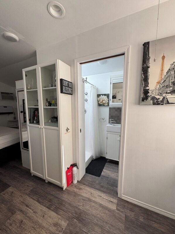 1 bedroom, iron/ironing board, WiFi