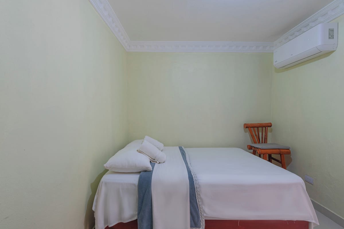 Standard Single Room | In-room safe, desk, laptop workspace, blackout drapes