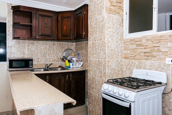 Family Apartment, City View | Private kitchen