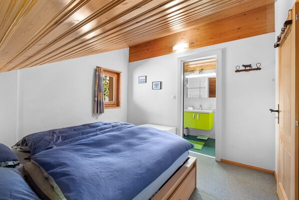 3 bedrooms, free WiFi, bed sheets