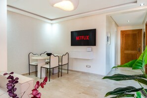 Dining - Luxury Minimalist Apartment – Parking & High-Speed Wi-Fi (Marrakech)