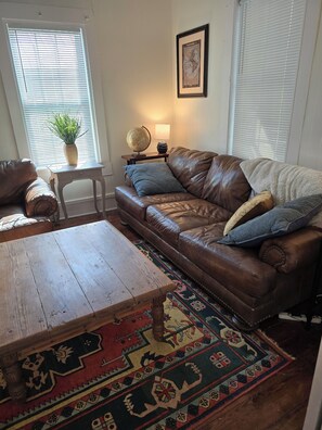 Smart-TV, DVD-spiller, musikkbibliotek og filmbibliotek