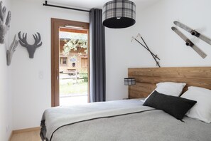 3 bedrooms, bed sheets