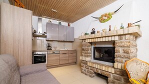 Private kitchen - Adorable Home With Bubble Bath (Vinodol)
