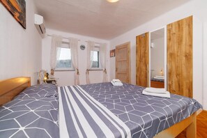 Room - Adorable Home With Bubble Bath (Vinodol)