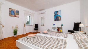 Room - Adorable Home With Bubble Bath (Vinodol)