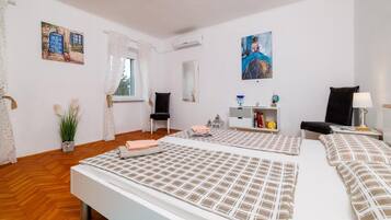 House | 3 bedrooms, individually furnished