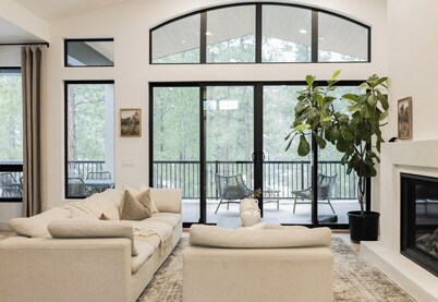 Spacious 4-bedroom Luxury Retreat