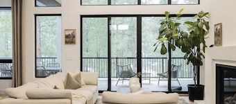 Spacious 4-bedroom Luxury Retreat