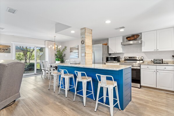 Fridge, microwave, oven, stovetop - Luxe 2BR/2.5BA Marsh View Villa Near Harbour Town - Stoney Splash - 260 Stoney Creek Road (Hilton Head Island)