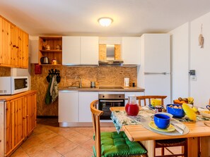 Fridge, microwave, oven, cookware/dishes/utensils