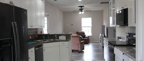 Mikrobølgeovn, ovn, kogeplade, opvaskemaskine